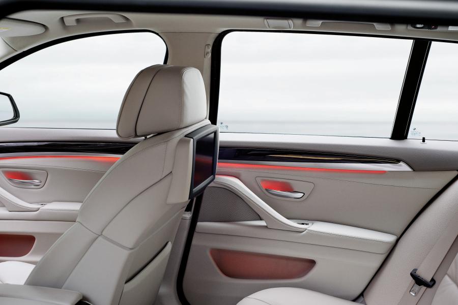  BMW 5-Series Touring 2010 года  (фото 18 из 75)